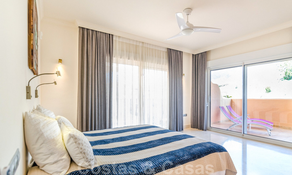 Amplio apartamento totalmente renovado con impresionantes vistas al mar en venta en un prestigioso complejo en Nueva Andalucía 20186