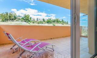 Amplio apartamento totalmente renovado con impresionantes vistas al mar en venta en un prestigioso complejo en Nueva Andalucía 20187 