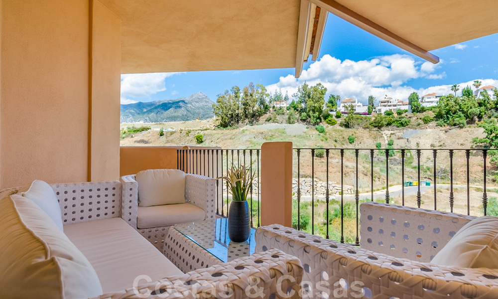 Amplio apartamento totalmente renovado con impresionantes vistas al mar en venta en un prestigioso complejo en Nueva Andalucía 20192
