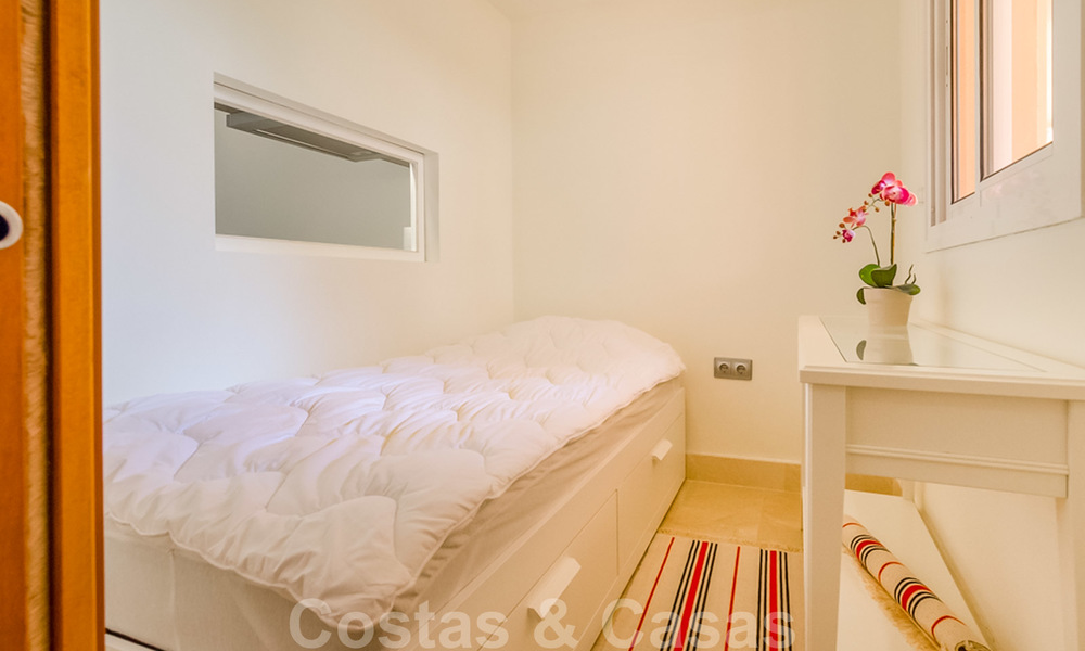 Amplio apartamento totalmente renovado con impresionantes vistas al mar en venta en un prestigioso complejo en Nueva Andalucía 20194