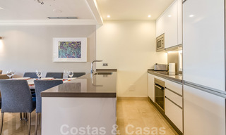 Amplio apartamento totalmente renovado con impresionantes vistas al mar en venta en un prestigioso complejo en Nueva Andalucía 20197 