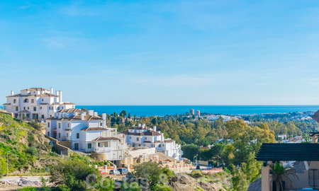 Amplio apartamento totalmente renovado con impresionantes vistas al mar en venta en un prestigioso complejo en Nueva Andalucía 20208
