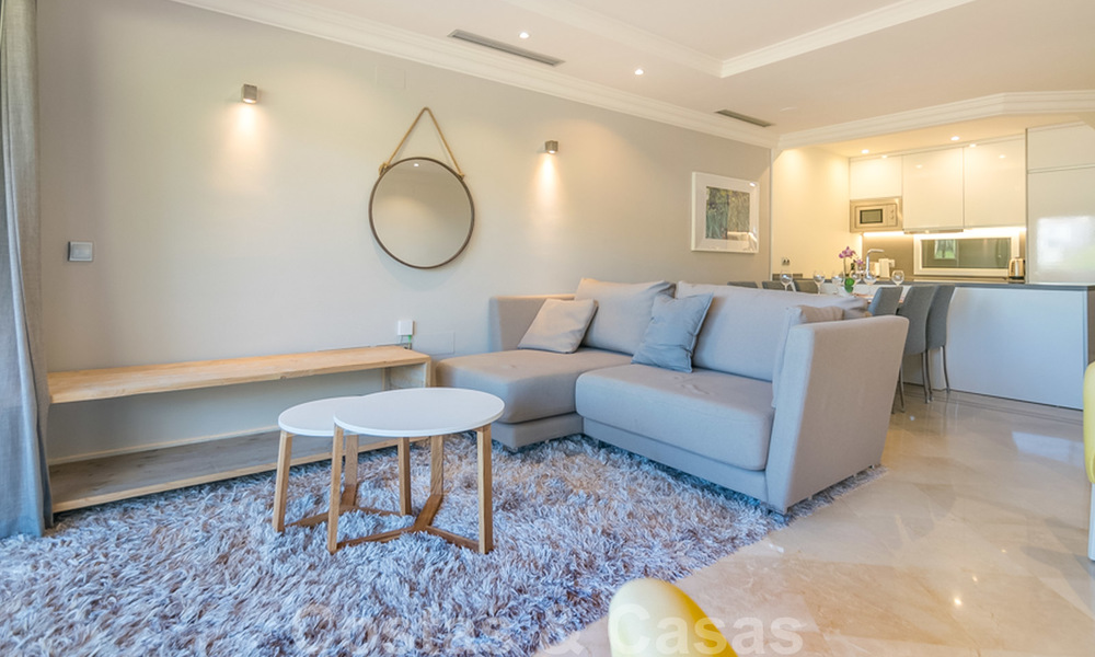 Amplio apartamento totalmente renovado con impresionantes vistas al mar en venta en un prestigioso complejo en Nueva Andalucía 20212