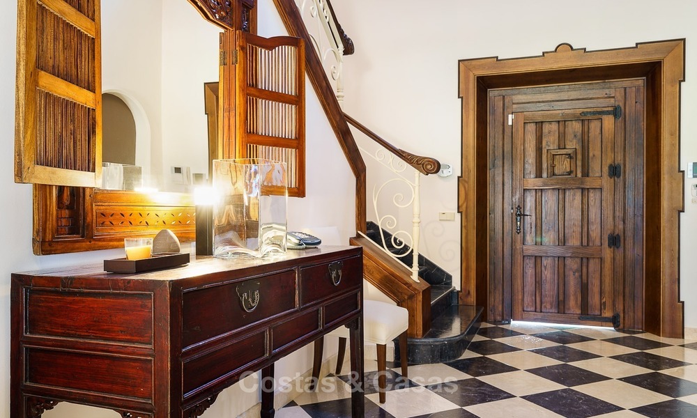 Villa de lujo en venta de estilo clásico con vistas al mar en zona de golf en Marbella - Benahavis 927