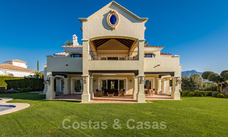 Villa de lujo en venta de estilo clásico con vistas al mar en zona de golf en Marbella - Benahavis 41492 