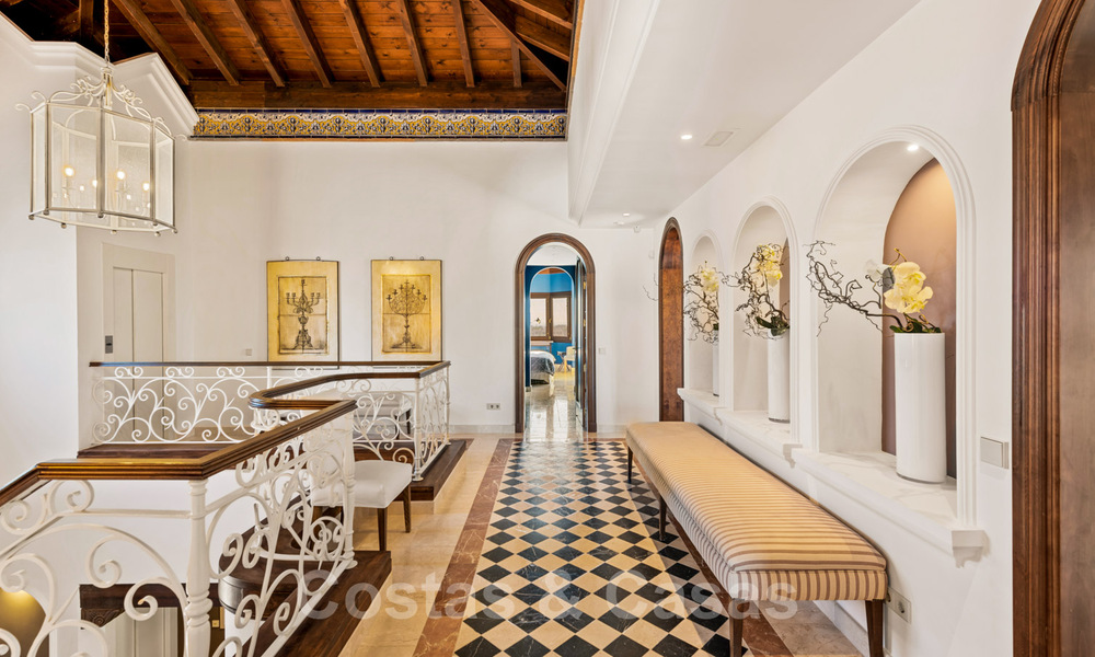 Villa de lujo en venta de estilo clásico con vistas al mar en zona de golf en Marbella - Benahavis 41502