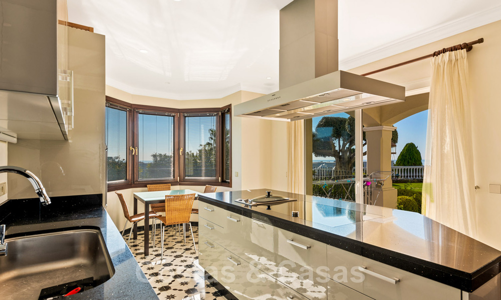 Villa de lujo en venta de estilo clásico con vistas al mar en zona de golf en Marbella - Benahavis 41506