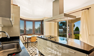 Villa de lujo en venta de estilo clásico con vistas al mar en zona de golf en Marbella - Benahavis 41506 