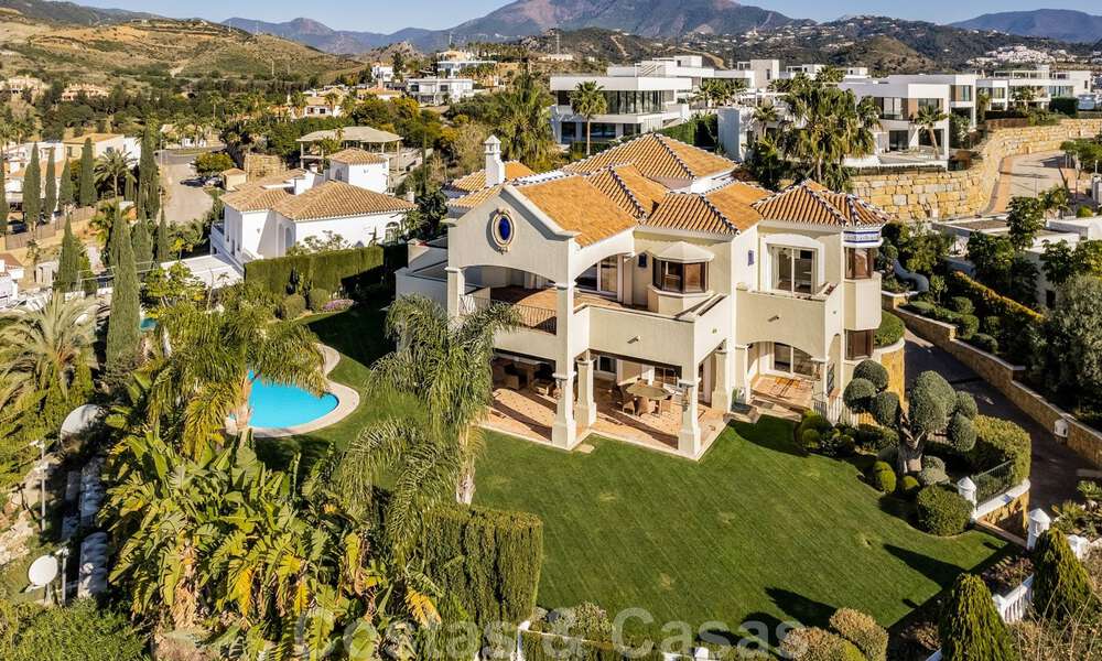 Villa de lujo en venta de estilo clásico con vistas al mar en zona de golf en Marbella - Benahavis 41514