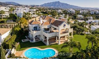 Villa de lujo en venta de estilo clásico con vistas al mar en zona de golf en Marbella - Benahavis 41516 
