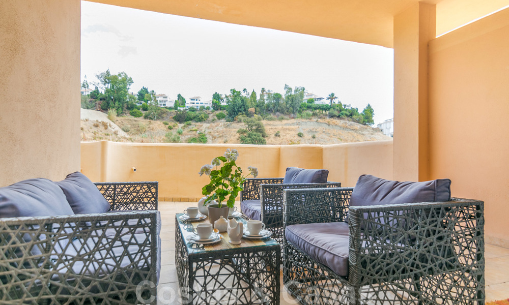 Apartamento en venta con hermosas vistas abiertas, en Nueva Andalucía 20306