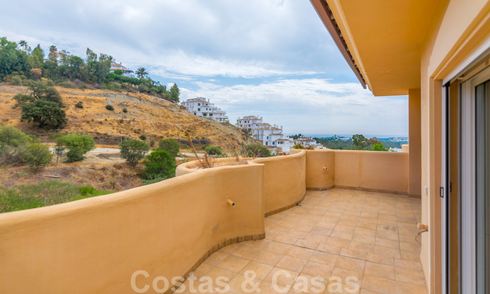 Apartamento en venta con hermosas vistas abiertas, en Nueva Andalucía 20311