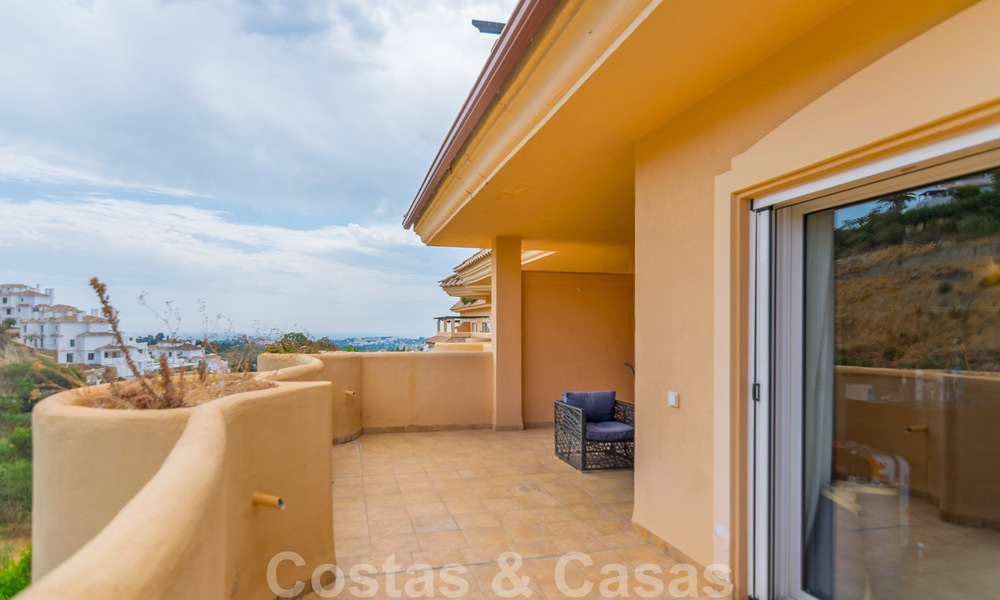 Apartamento en venta con hermosas vistas abiertas, en Nueva Andalucía 20312