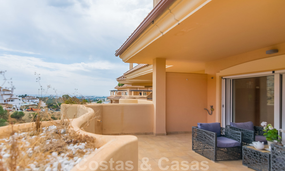 Apartamento en venta con hermosas vistas abiertas, en Nueva Andalucía 20313