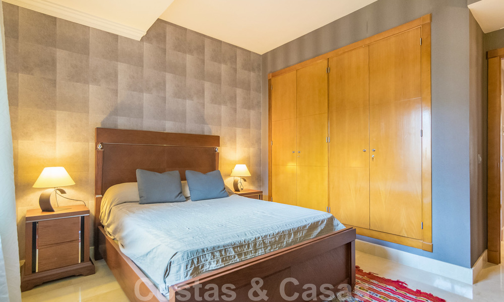 Apartamento en venta con hermosas vistas abiertas, en Nueva Andalucía 20315