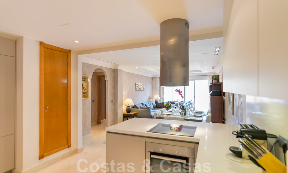 Apartamento en venta con hermosas vistas abiertas, en Nueva Andalucía 20322