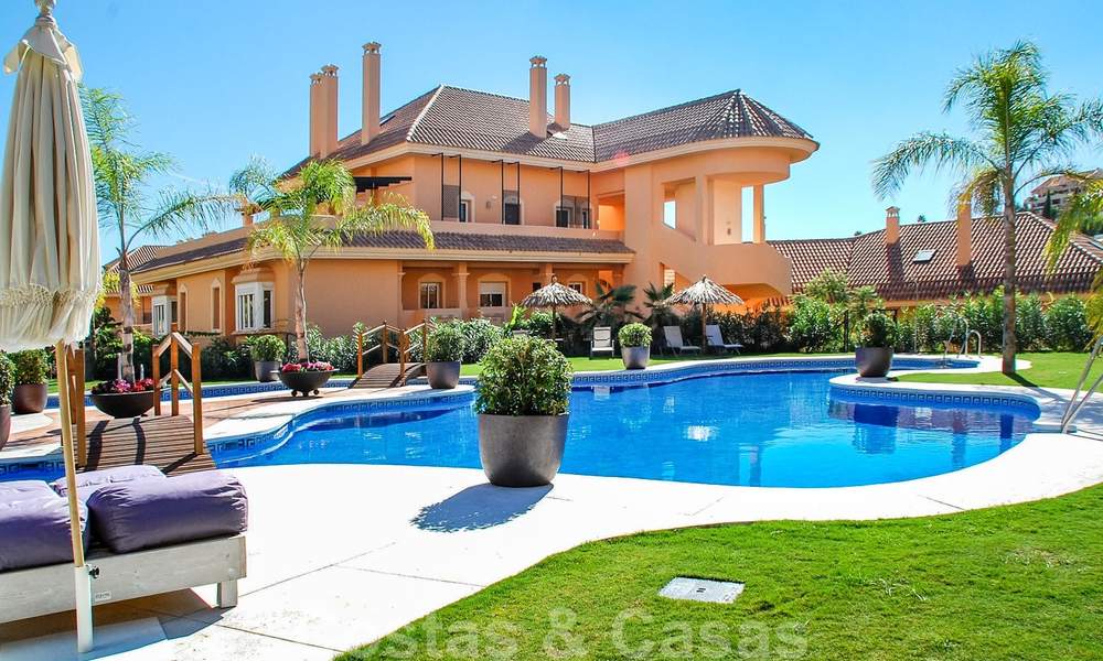 Apartamento en venta con hermosas vistas abiertas, en Nueva Andalucía 20374