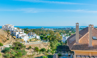 Raro y muy impresionante ático con una enorme terraza y unas vistas al mar increíbles en venta en Nueva Andalucía 20328 