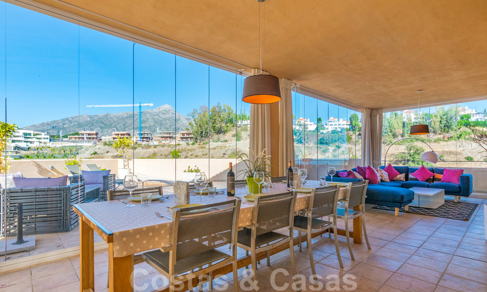 Raro y muy impresionante ático con una enorme terraza y unas vistas al mar increíbles en venta en Nueva Andalucía 20342
