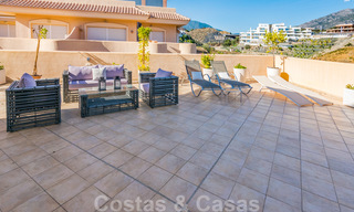 Raro y muy impresionante ático con una enorme terraza y unas vistas al mar increíbles en venta en Nueva Andalucía 20345 