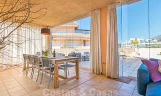 Raro y muy impresionante ático con una enorme terraza y unas vistas al mar increíbles en venta en Nueva Andalucía 20362 