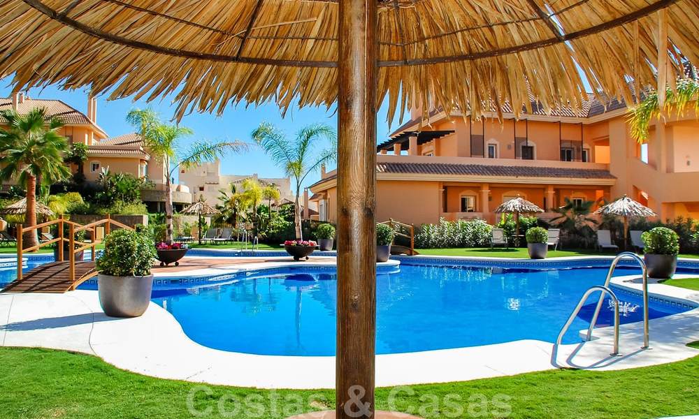 Raro y muy impresionante ático con una enorme terraza y unas vistas al mar increíbles en venta en Nueva Andalucía 20384
