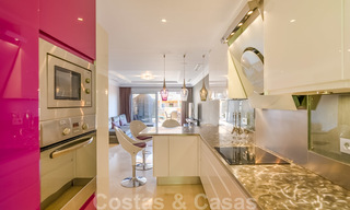 Atractivo apartamento totalmente renovado en un prestigioso complejo en venta, Nueva Andalucía, Marbella 20631 