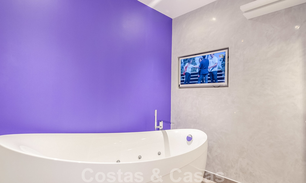 Atractivo apartamento totalmente renovado en un prestigioso complejo en venta, Nueva Andalucía, Marbella 20635