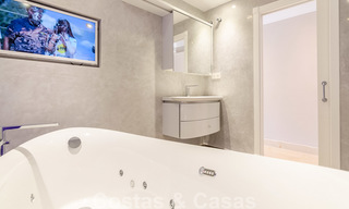 Atractivo apartamento totalmente renovado en un prestigioso complejo en venta, Nueva Andalucía, Marbella 20636 