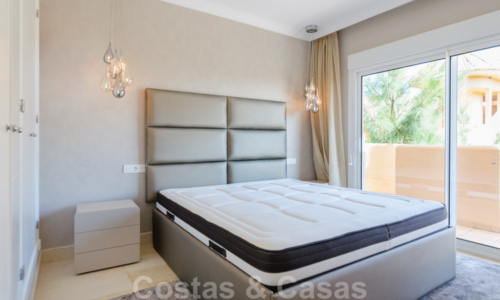 Atractivo apartamento totalmente renovado en un prestigioso complejo en venta, Nueva Andalucía, Marbella 20637