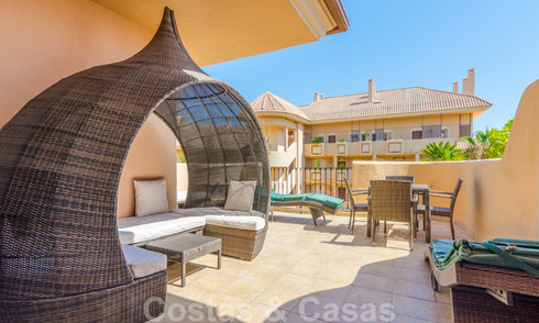 Atractivo apartamento totalmente renovado en un prestigioso complejo en venta, Nueva Andalucía, Marbella 20639