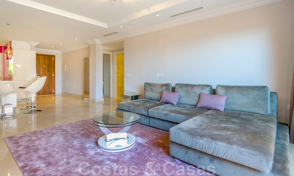 Atractivo apartamento totalmente renovado en un prestigioso complejo en venta, Nueva Andalucía, Marbella 20646