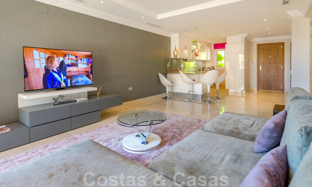 Atractivo apartamento totalmente renovado en un prestigioso complejo en venta, Nueva Andalucía, Marbella 20647