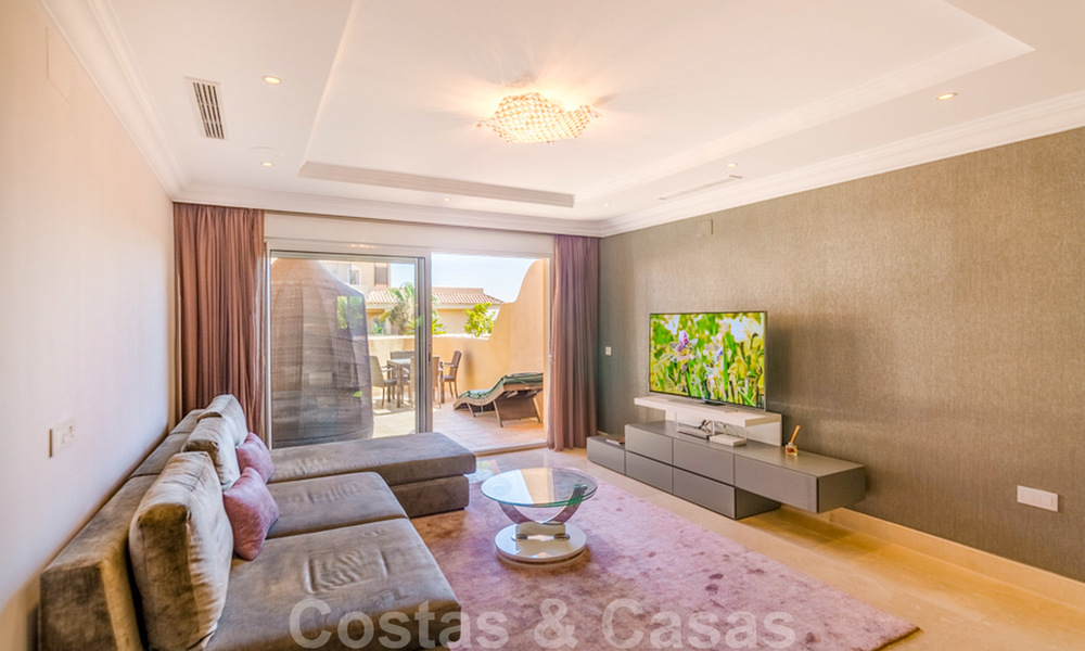 Atractivo apartamento totalmente renovado en un prestigioso complejo en venta, Nueva Andalucía, Marbella 20648