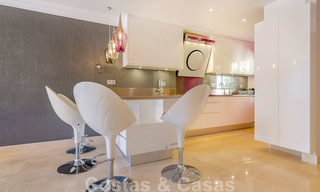 Atractivo apartamento totalmente renovado en un prestigioso complejo en venta, Nueva Andalucía, Marbella 20649 
