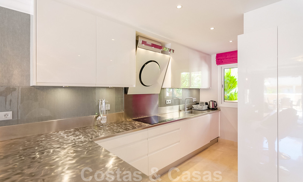 Atractivo apartamento totalmente renovado en un prestigioso complejo en venta, Nueva Andalucía, Marbella 20651