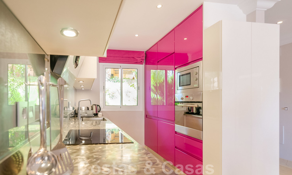Atractivo apartamento totalmente renovado en un prestigioso complejo en venta, Nueva Andalucía, Marbella 20653
