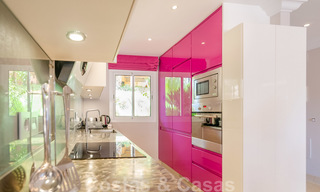 Atractivo apartamento totalmente renovado en un prestigioso complejo en venta, Nueva Andalucía, Marbella 20653 