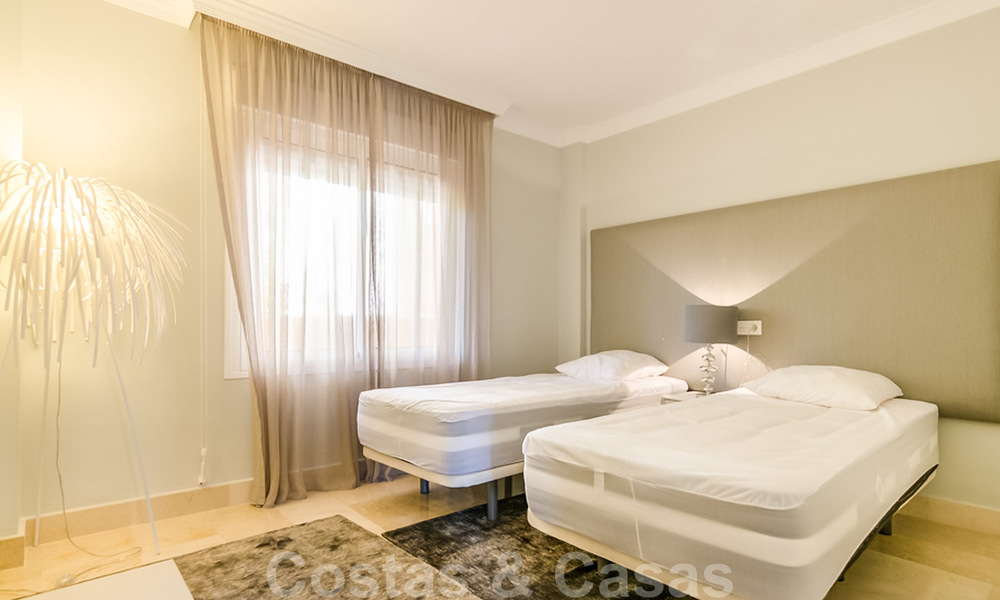 Atractivo apartamento totalmente renovado en un prestigioso complejo en venta, Nueva Andalucía, Marbella 20654