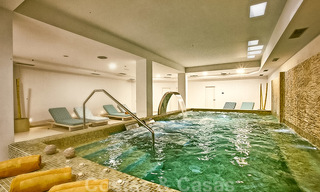Atractivo apartamento totalmente renovado en un prestigioso complejo en venta, Nueva Andalucía, Marbella 20670 