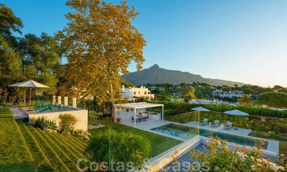 Se vende villa, obra maestra moderno-mediterránea con vistas panorámicas al mar, al golf y a la montaña, Nueva Andalucía, Marbella 20495
