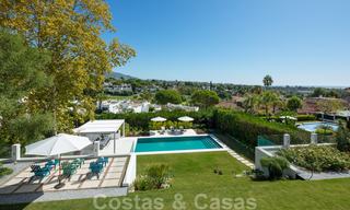 Se vende villa, obra maestra moderno-mediterránea con vistas panorámicas al mar, al golf y a la montaña, Nueva Andalucía, Marbella 20503 