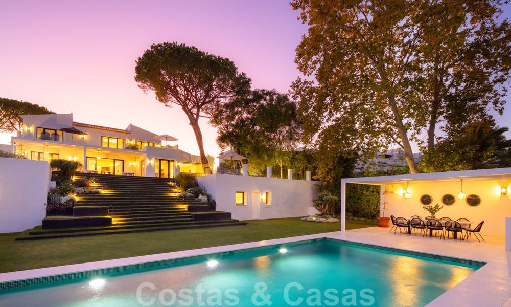 Se vende villa, obra maestra moderno-mediterránea con vistas panorámicas al mar, al golf y a la montaña, Nueva Andalucía, Marbella 20514