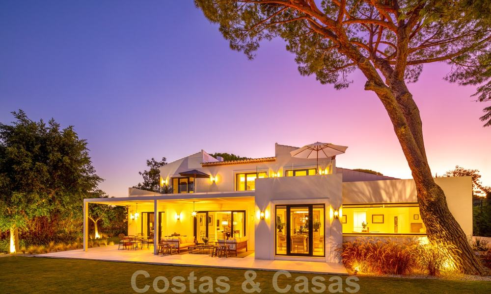 Se vende villa, obra maestra moderno-mediterránea con vistas panorámicas al mar, al golf y a la montaña, Nueva Andalucía, Marbella 20515