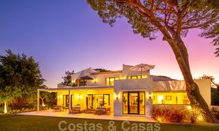 Se vende villa, obra maestra moderno-mediterránea con vistas panorámicas al mar, al golf y a la montaña, Nueva Andalucía, Marbella 20515 