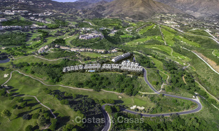 Atractivo terreno de construcción con orientación sur y vistas espectaculares en venta, en un complejo de golf de clase mundial, Mijas, Costa del Sol 20704 