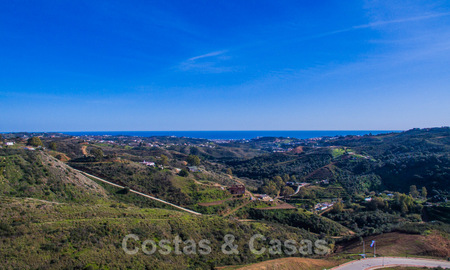Atractivo terreno de construcción con orientación sur y vistas espectaculares en venta, en un complejo de golf de clase mundial, Mijas, Costa del Sol 24097