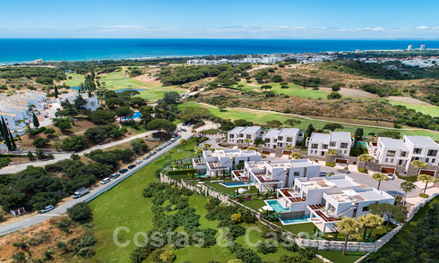 Se venden nuevas y modernas villas adosadas con impresionantes vistas al mar, en Marbella Este 20558