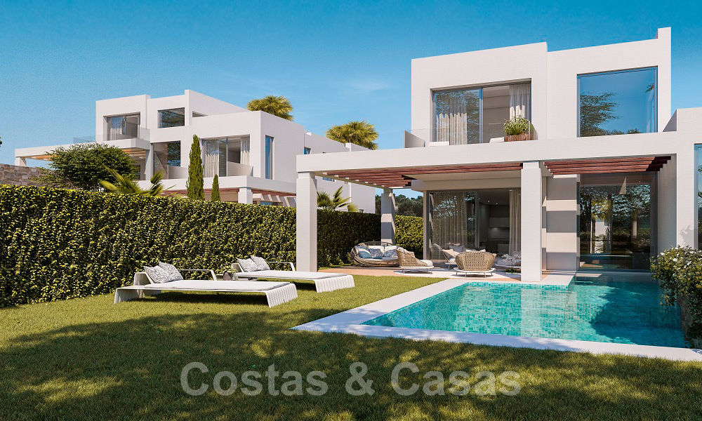 Se venden nuevas y modernas villas adosadas con impresionantes vistas al mar, en Marbella Este 20568