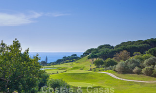 Se venden nuevas y modernas villas adosadas con impresionantes vistas al mar, en Marbella Este 20576 